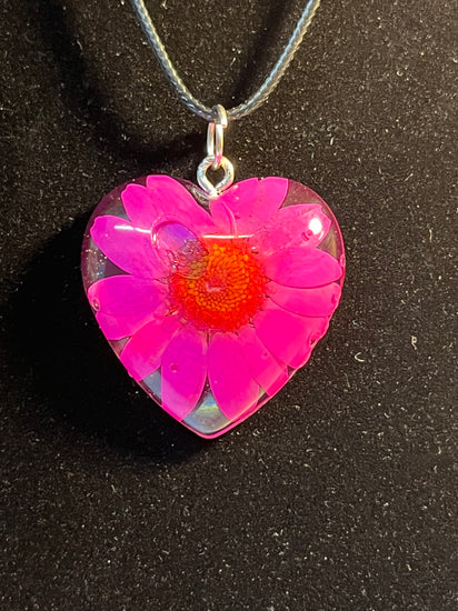 Pink flower inlaid heart shaped necklace